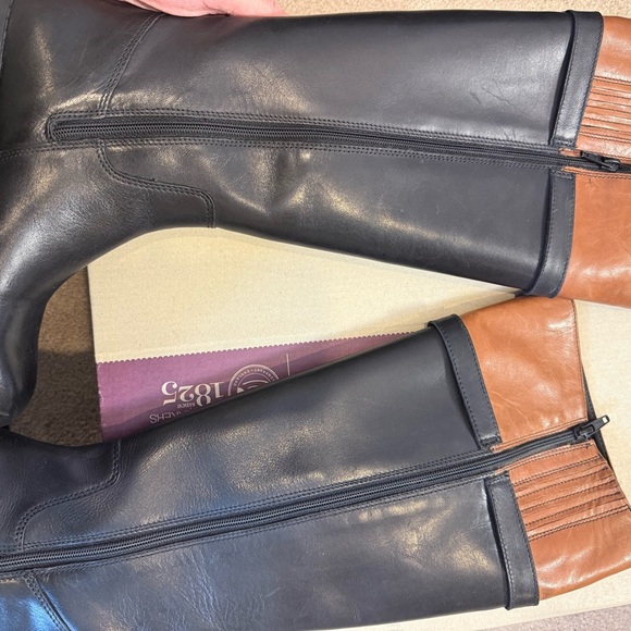 Clarks Two-Tone Leather Boots - Picture 3 of 4